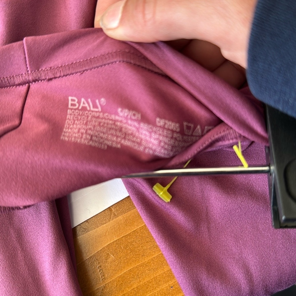 Bali size small leggings purple women’s - Picture 4 of 4